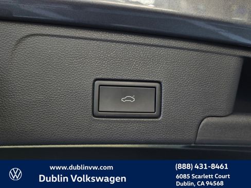 Certified 2021 Volkswagen Atlas Cross Sport SE w/ Panoramic Sunroof Package image 26