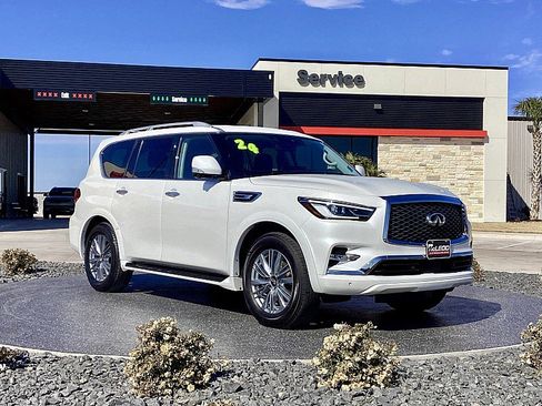 Used 2024 INFINITI QX80 Luxe image 3