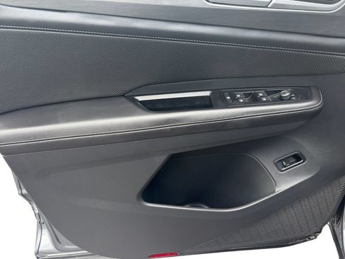Certified 2025 Volkswagen Atlas Cross Sport SE FWD image 24