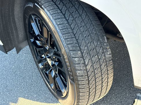 Used 2023 GMC Yukon XL Denali Ultimate image 8