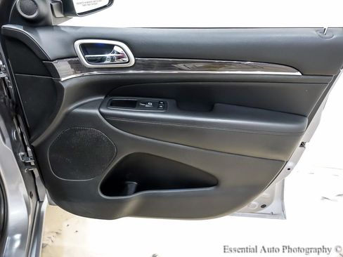 Used 2018 Jeep Grand Cherokee Overland image 32