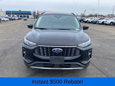 Used 2023 Ford Escape Platinum image 2
