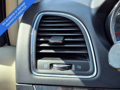 Used 2016 Chrysler Town & Country Touring w/ Driver Convenience Group FWD image 26