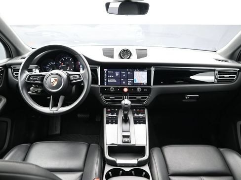 Certified 2023 Porsche Macan AWD/4WD image 19
