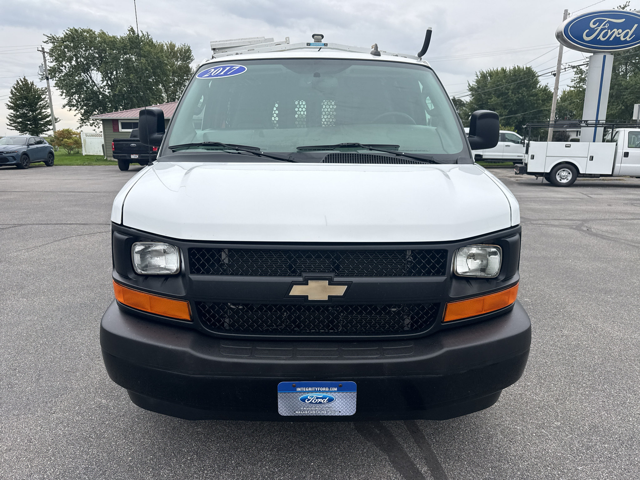 Used 2017 Chevrolet Express 2500 RWD image 4