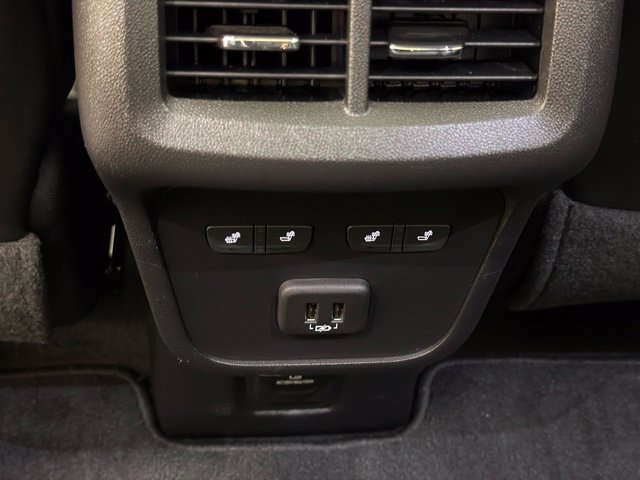 Used 2023 Chevrolet Equinox Premier AWD/4WD image 19