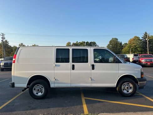 Used 2019 GMC Savana 2500 w/ Driver Convenience Package image 5