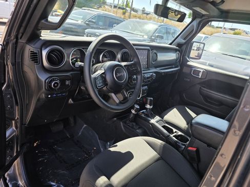 Certified 2023 Jeep Wrangler Unlimited AWD/4WD image 10
