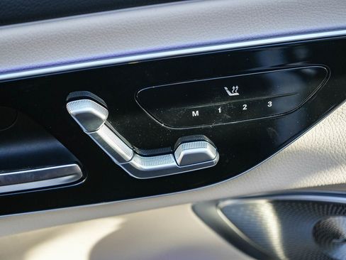 Used 2025 Mercedes-Benz CLE 300 4MATIC Coupe image 17