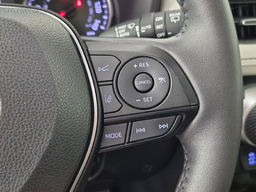 Used 2022 Toyota RAV4 XLE Premium FWD image 19