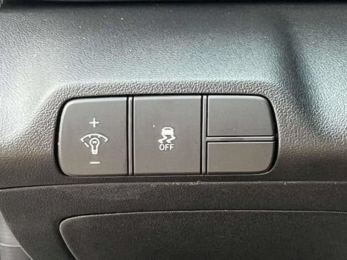 Certified 2024 Hyundai Elantra SEL FWD image 18