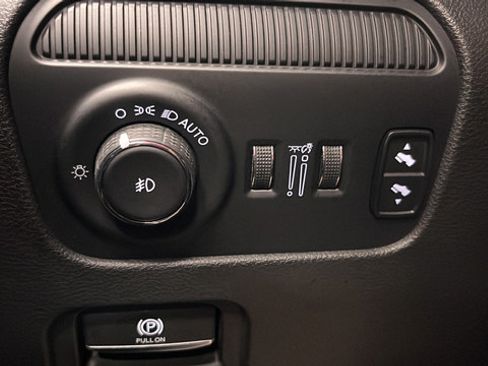 Used 2023 Jeep Wagoneer Series III w/ Rear Seat Video Group 1 AWD/4WD image 35
