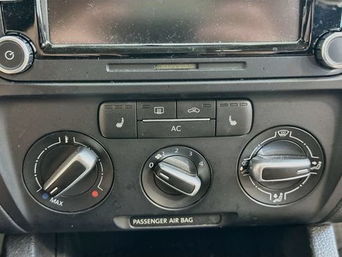 Used 2011 Volkswagen Jetta SE FWD image 16
