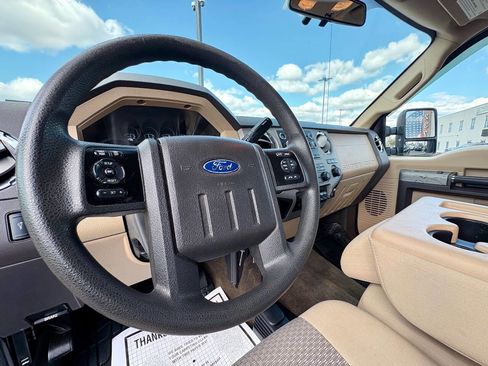 Used 2014 Ford F250 XLT w/ Snow Plow Prep Package image 12