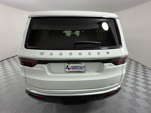 Used 2024 Jeep Wagoneer L Series II w/ Flexible Seating Group RWD image 10