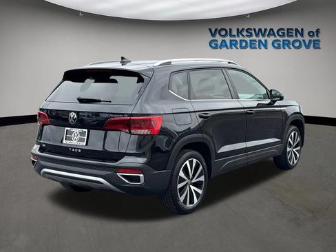Used 2024 Volkswagen Taos SE FWD image 7
