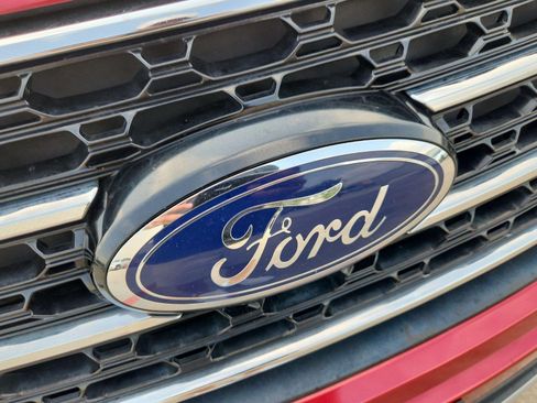Used 2020 Ford Explorer XLT w/ Equipment Group 202A AWD/4WD image 30