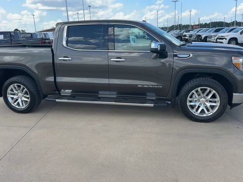 Used 2020 GMC Sierra 1500 SLT AWD/4WD image 2