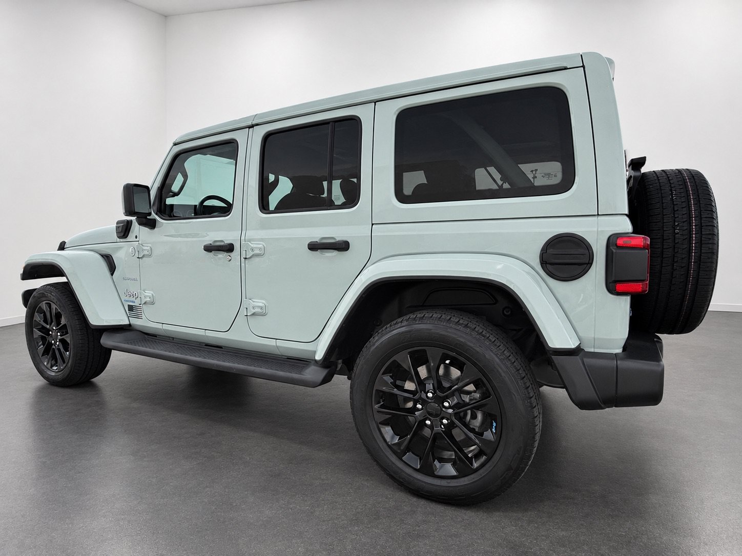 Used 2023 Jeep Wrangler Unlimited Sahara w/ Cold Weather Group AWD/4WD image 5