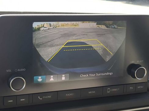 Used 2023 Honda Pilot LX image 19