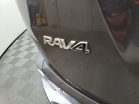 Used 2018 Toyota RAV4 XLE AWD/4WD image 4
