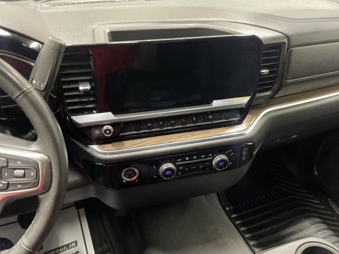 Used 2023 Chevrolet Silverado 1500 LT AWD/4WD image 29