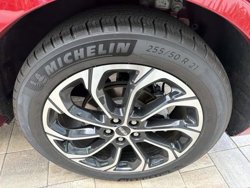 Used 2025 Lincoln Nautilus Reserve AWD/4WD image 34
