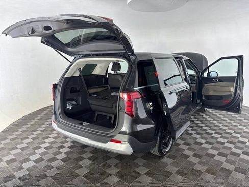 Certified 2025 Kia Carnival FWD image 16