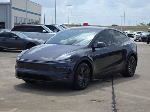 Used 2026 Tesla Model Y 2WD image 8