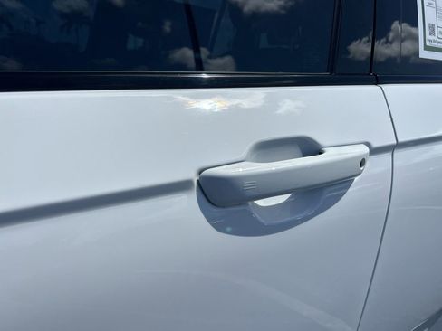 Used 2023 Jeep Grand Cherokee Limited w/ Luxury Tech Group II image 21