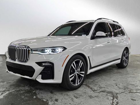 Used 2022 BMW X7 xDrive40i w/ M Sport Package AWD/4WD image 7