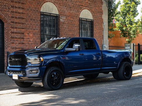 Used 2024 RAM 3500 Limited w/ Night Edition AWD/4WD image 6