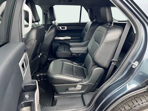 Used 2022 Ford Explorer XLT w/ Equipment Group 202A image 11