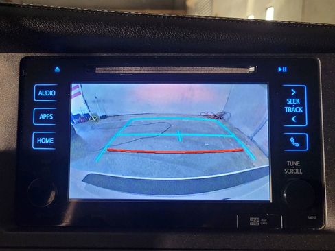 Used 2016 Toyota Sienna XLE image 31