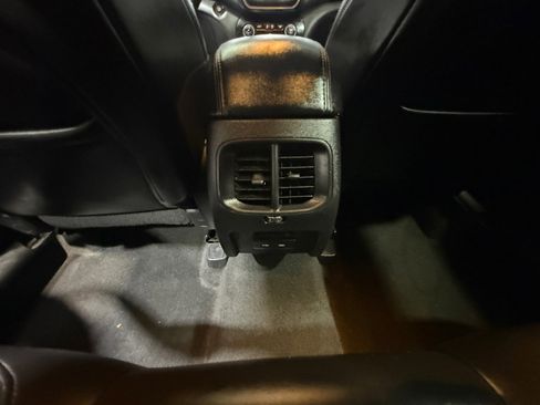 Used 2020 Jeep Cherokee Latitude Plus FWD image 32