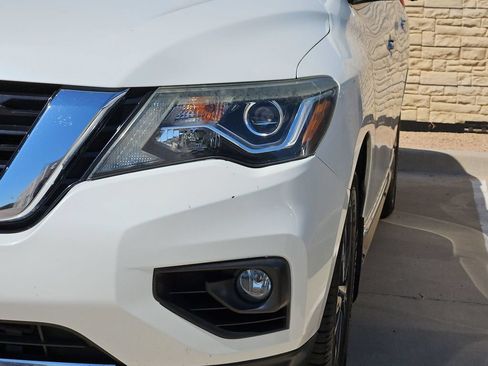 Used 2018 Nissan Pathfinder Platinum FWD image 11