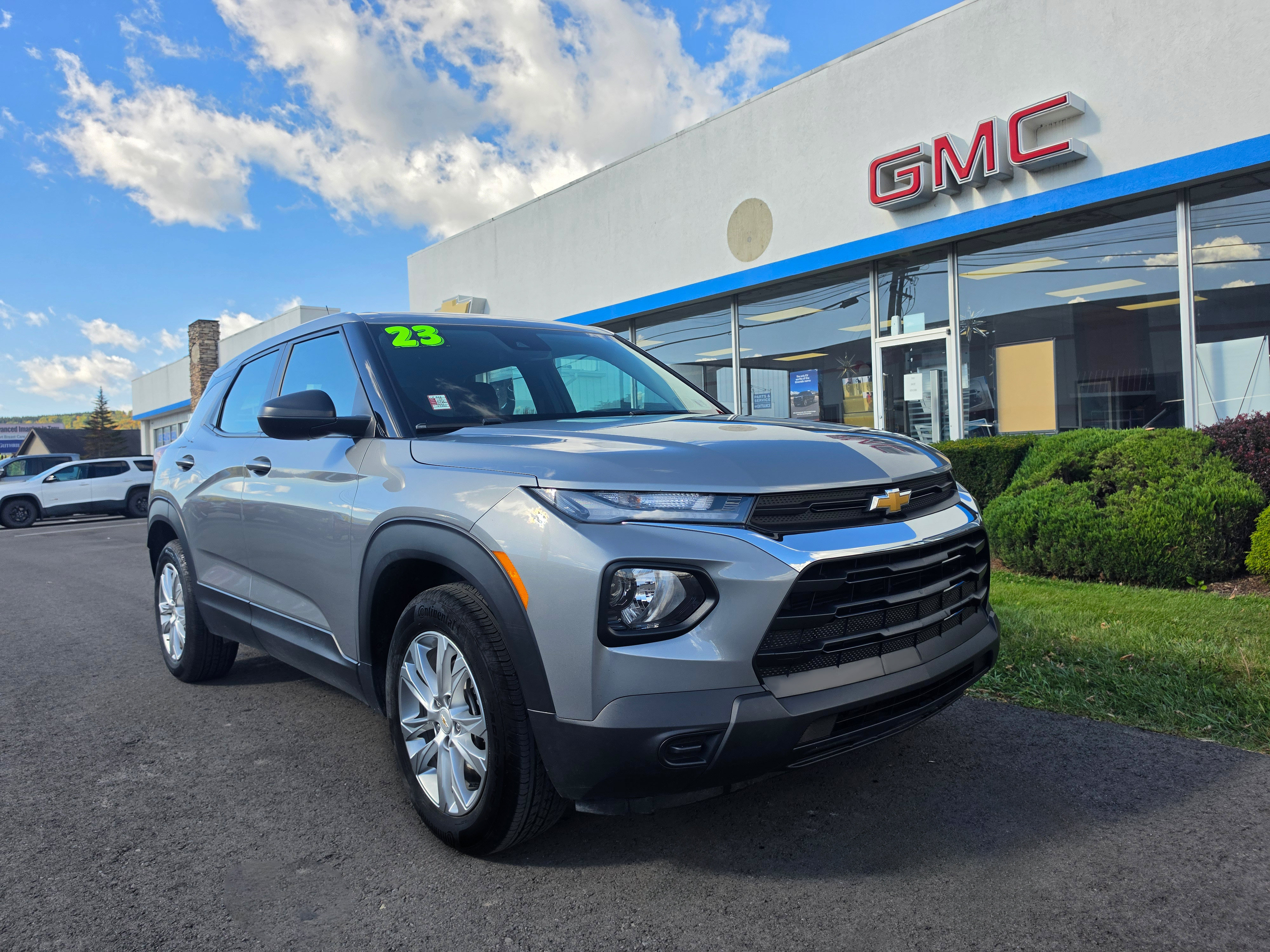 Used 2023 Chevrolet TrailBlazer LS FWD image 1