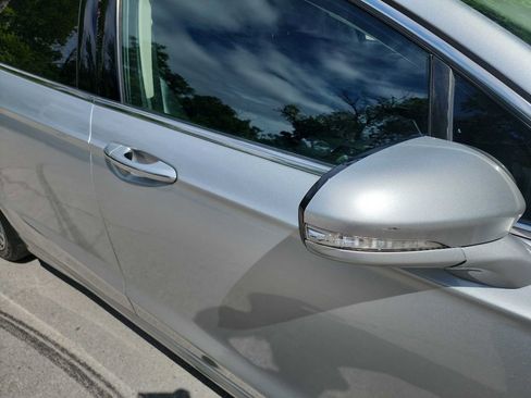 Used 2017 Ford Fusion SE w/ Fusion SE Technology Package FWD image 12