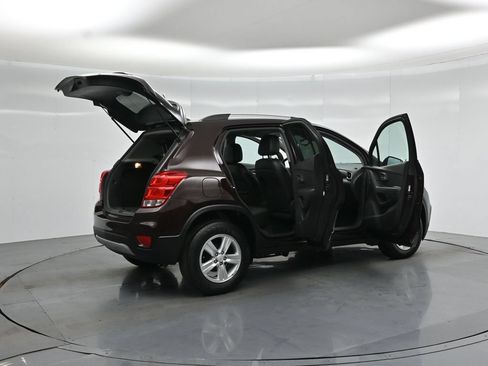 Used 2020 Chevrolet Trax LT w/ LT Convenience Package FWD image 6