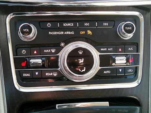 Used 2019 Lincoln Continental Select image 34