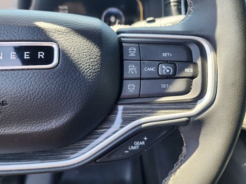 Used 2022 Jeep Wagoneer Series III image 28