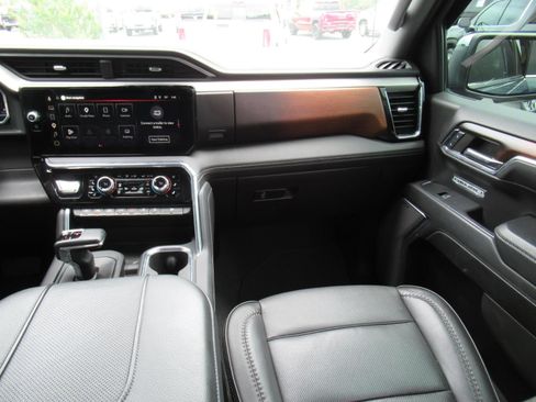 Used 2024 GMC Sierra 1500 Denali AWD/4WD image 13