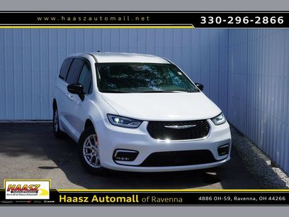 Used 2024 Chrysler Pacifica Touring-L