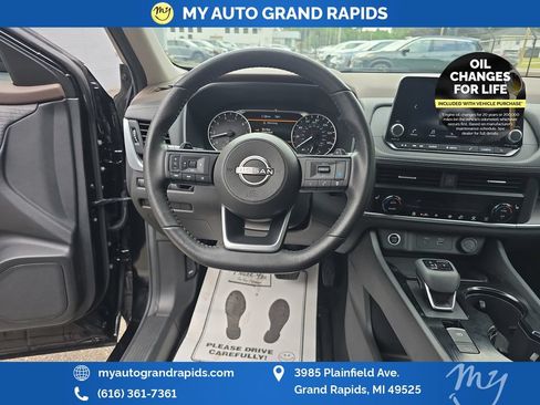Used 2023 Nissan Rogue SV AWD/4WD image 12