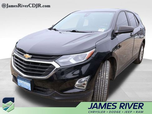 Used 2020 Chevrolet Equinox LS w/ LS Convenience Package FWD image 2
