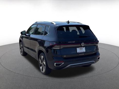 Used 2025 Volkswagen Taos SE AWD/4WD image 11
