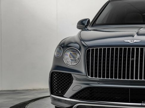 Used 2023 Bentley Bentayga Extended Wheelbase AWD/4WD image 29