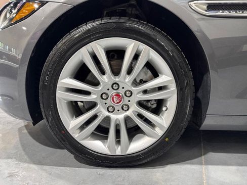Used 2019 Jaguar XE Prestige AWD/4WD image 9