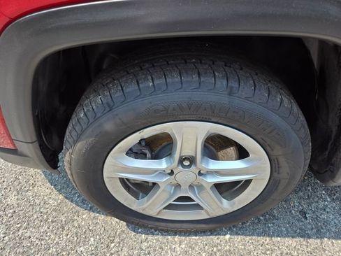 Used 2024 Jeep Compass Latitude w/ Sun and Sound Group AWD/4WD image 26