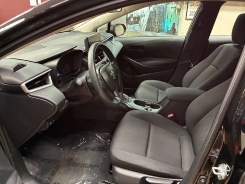 Used 2025 Toyota Corolla LE FWD image 15